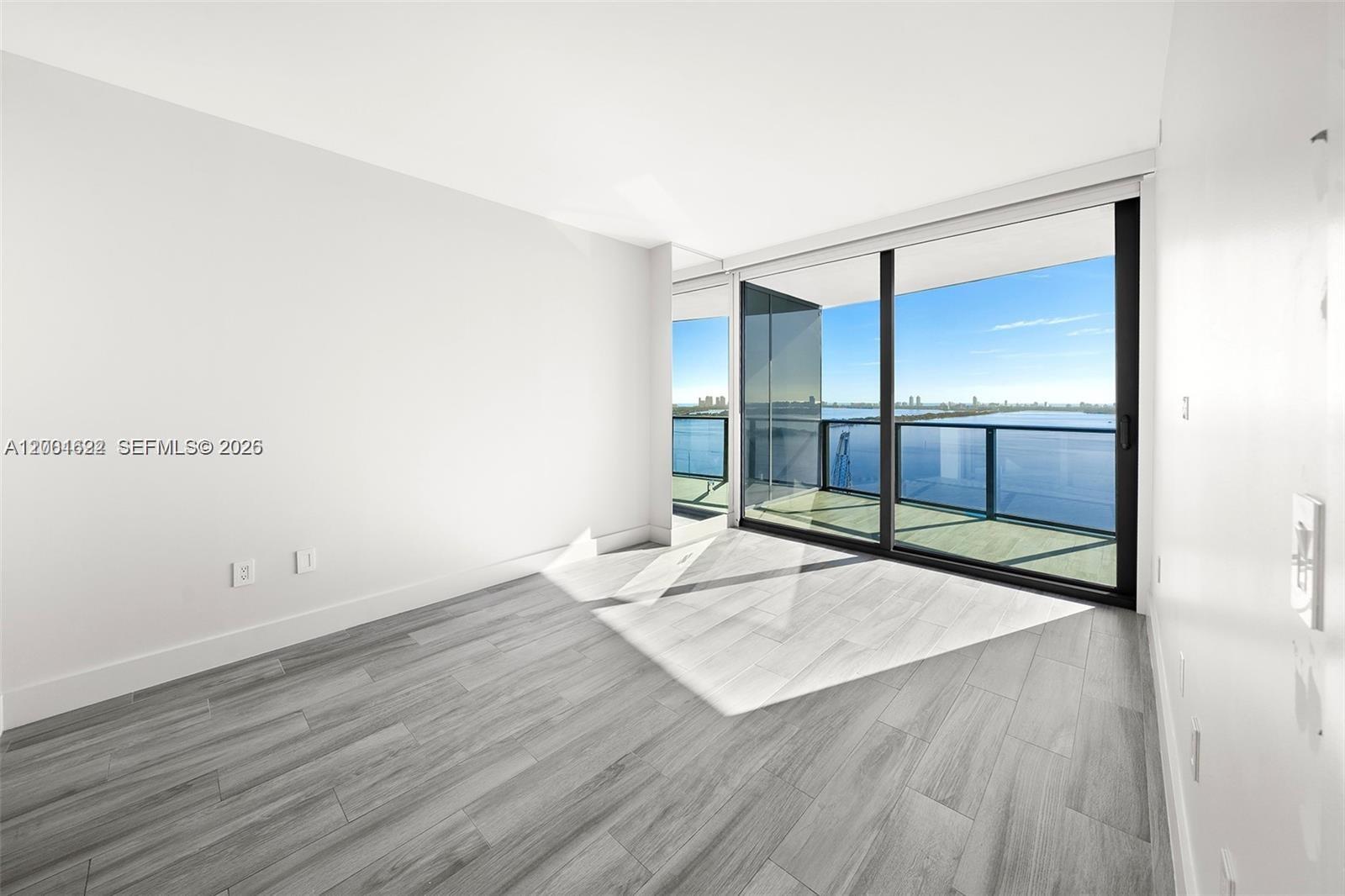 ICON BAY CONDO - Residential