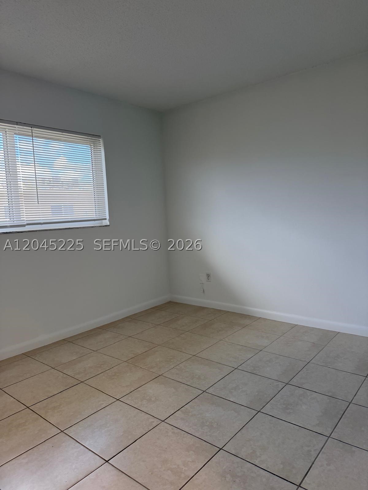 VILLAGE OF KINGS CREEK CO - Residential Lease