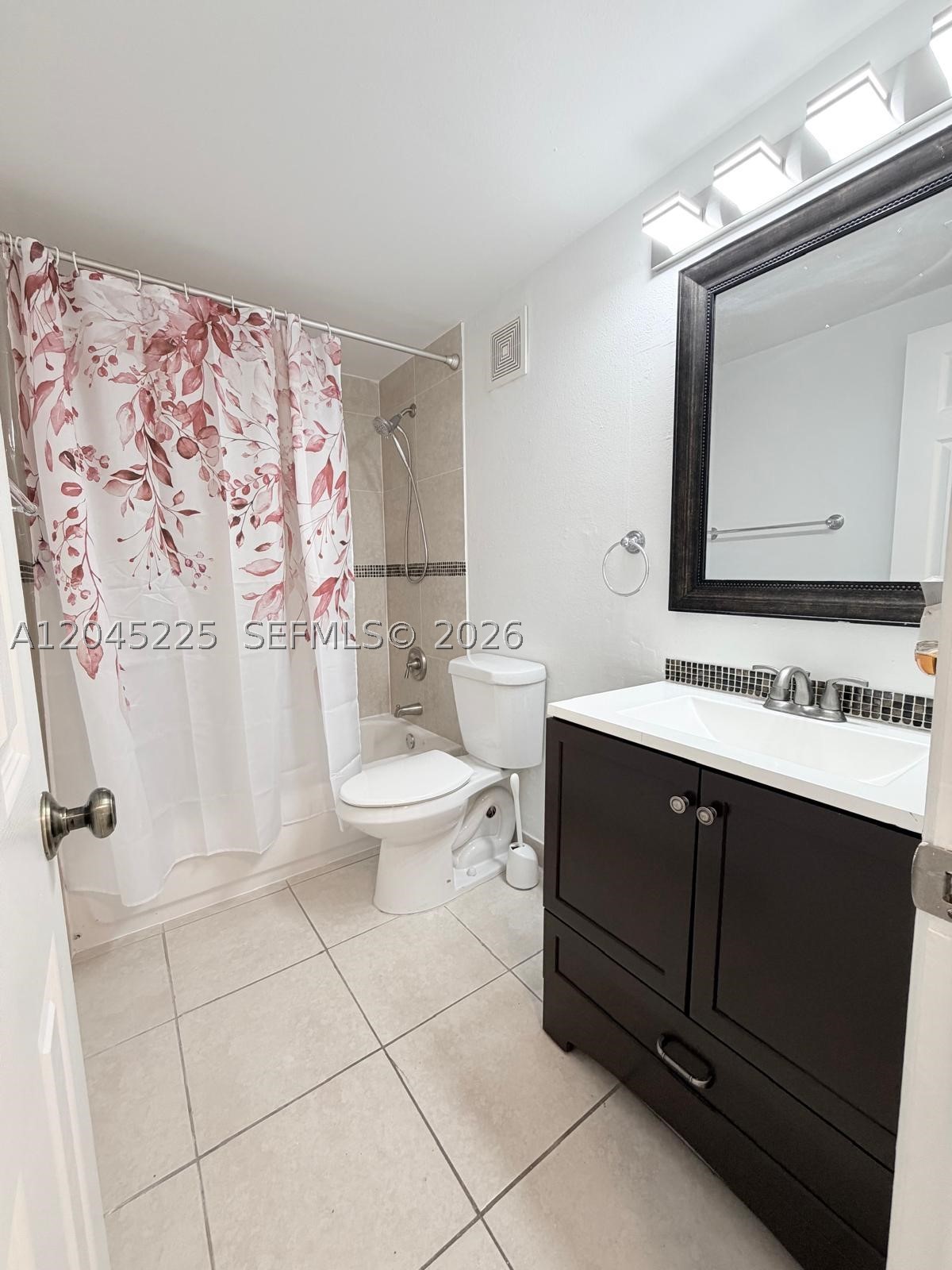 VILLAGE OF KINGS CREEK CO - Residential Lease