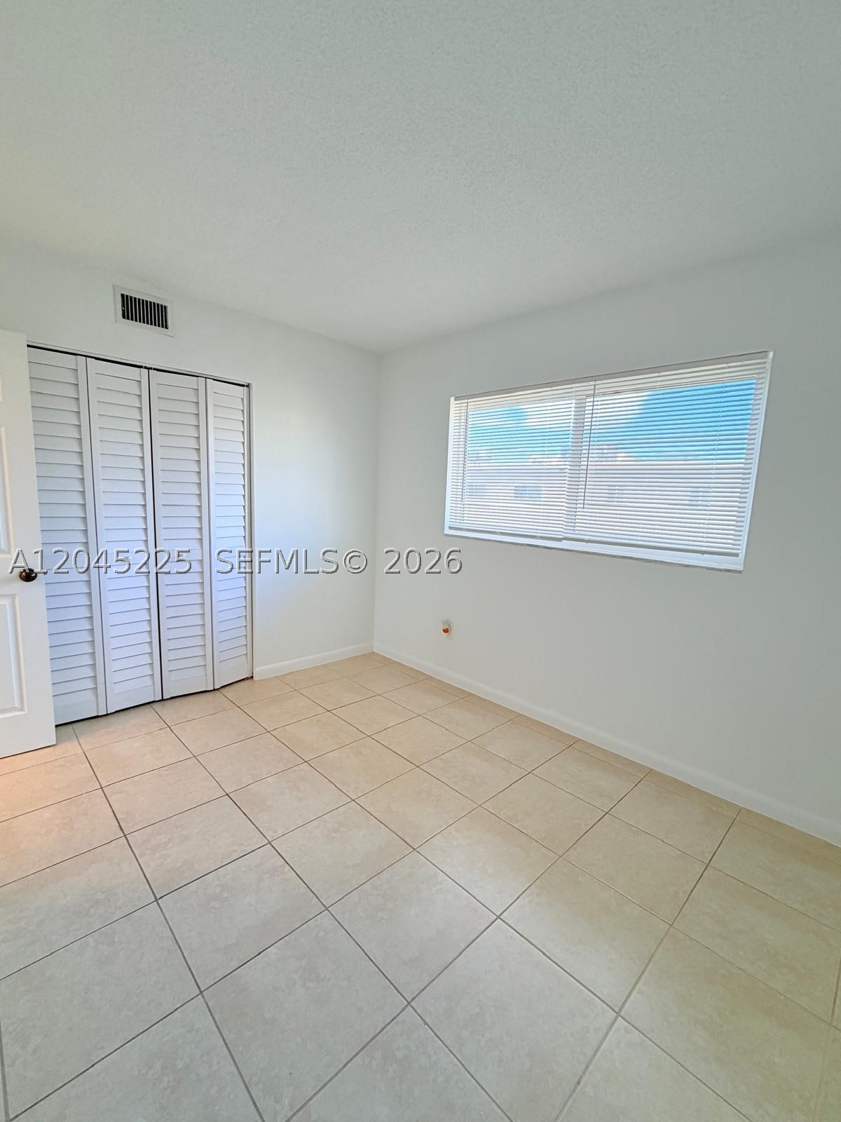 VILLAGE OF KINGS CREEK CO - Residential Lease