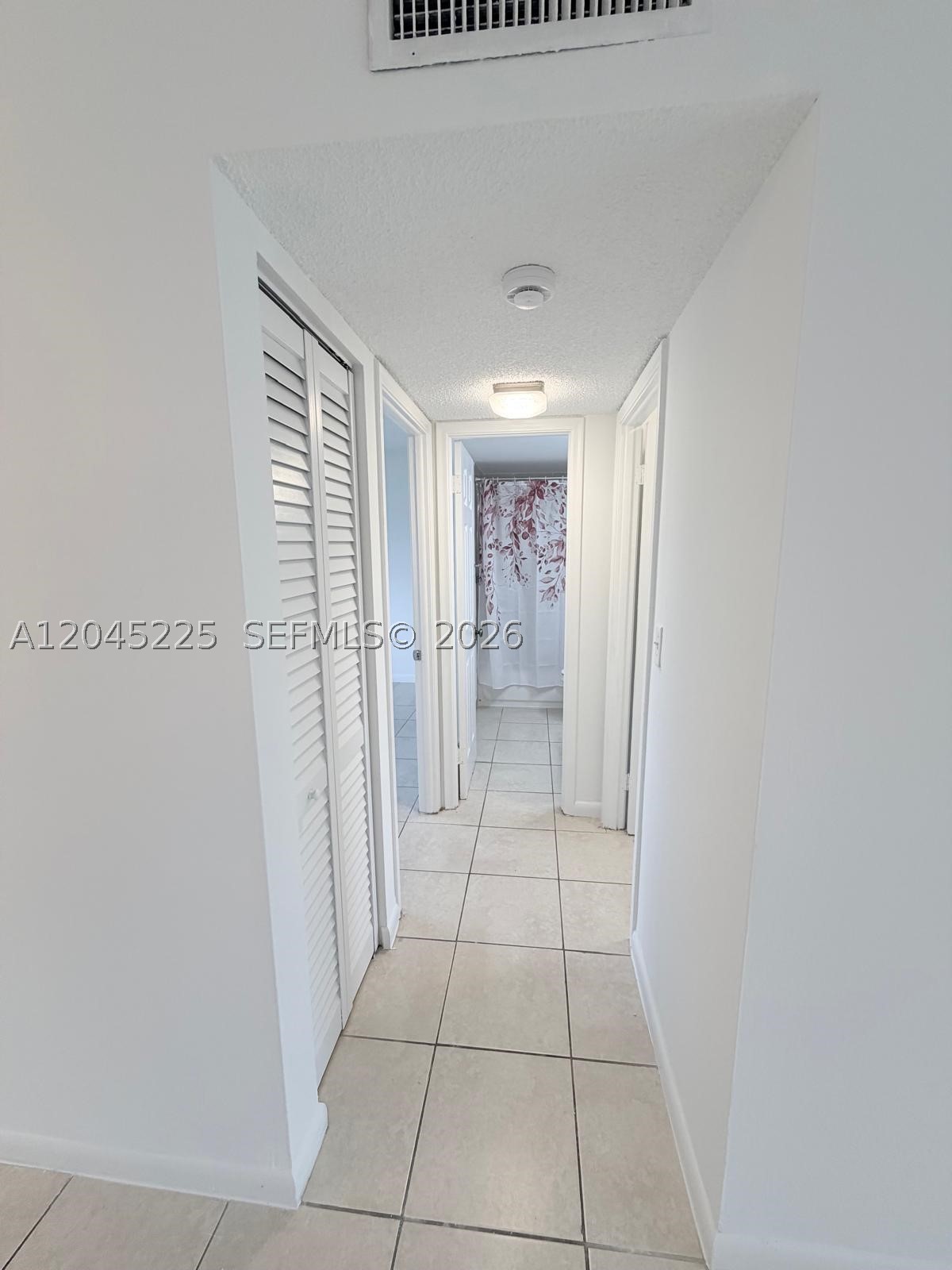 VILLAGE OF KINGS CREEK CO - Residential Lease