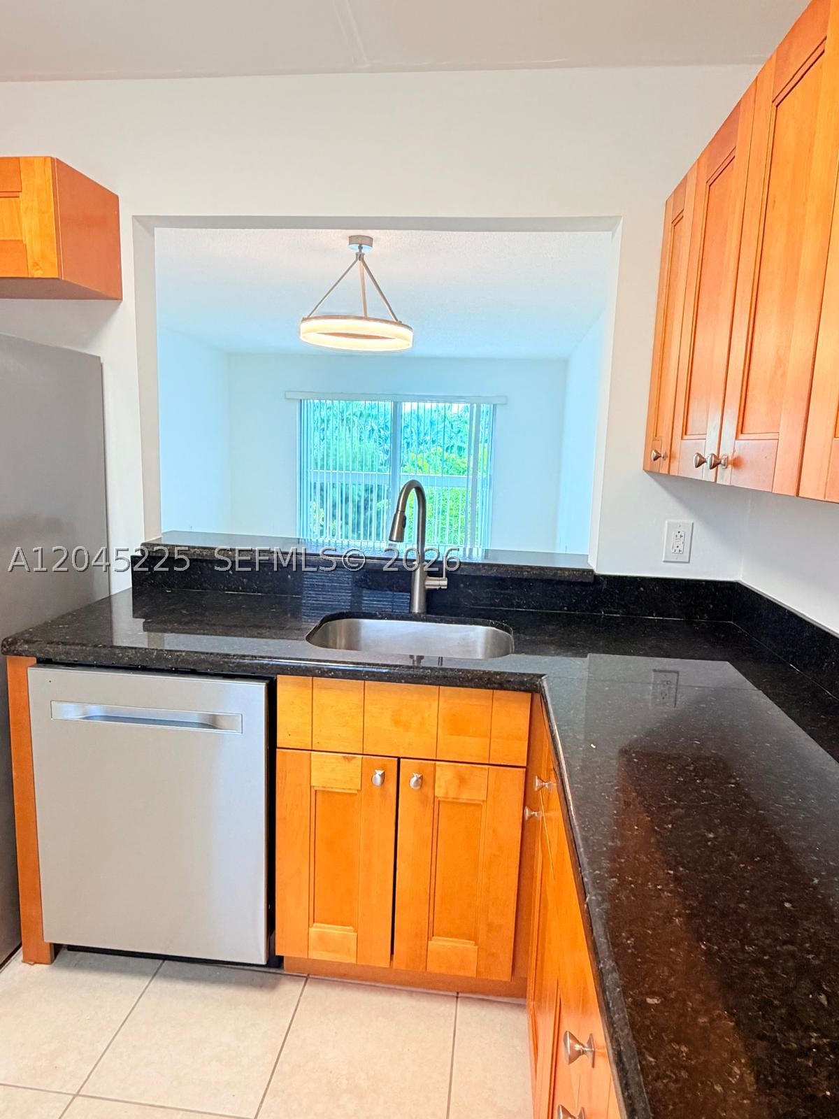 VILLAGE OF KINGS CREEK CO - Residential Lease