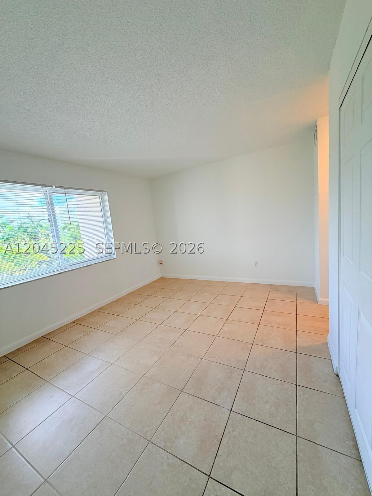 VILLAGE OF KINGS CREEK CO - Residential Lease