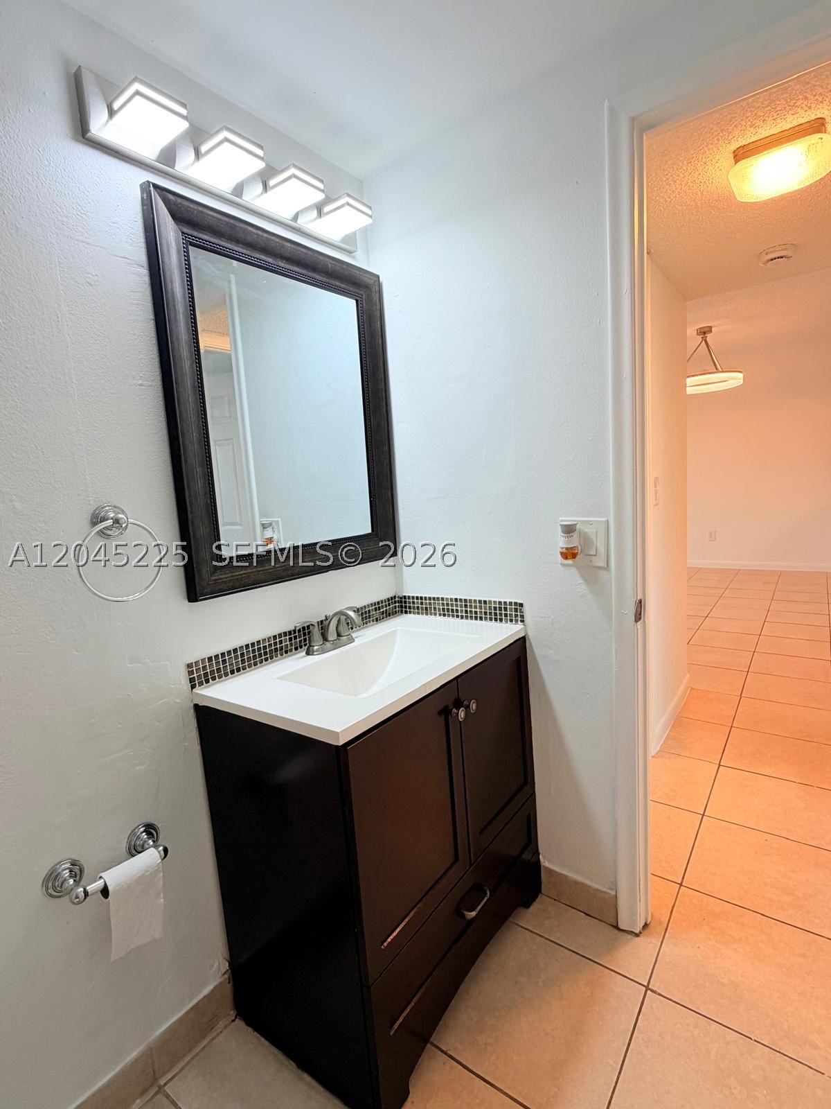 VILLAGE OF KINGS CREEK CO - Residential Lease