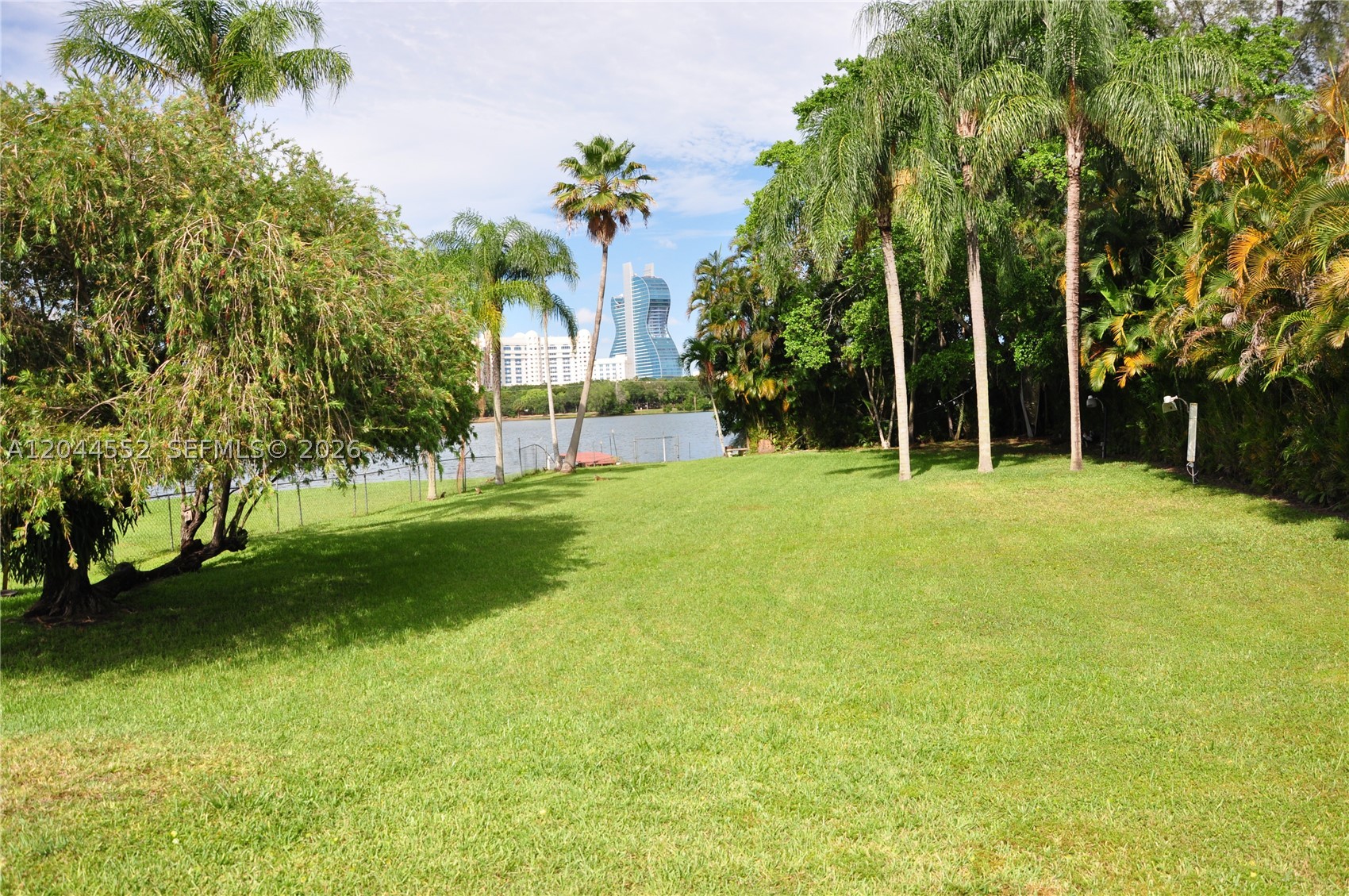 STIRLING LAKE - Residential