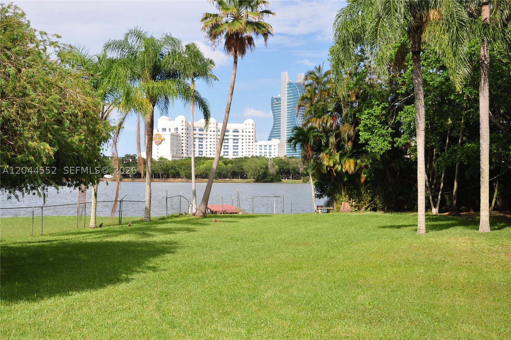 STIRLING LAKE - Residential