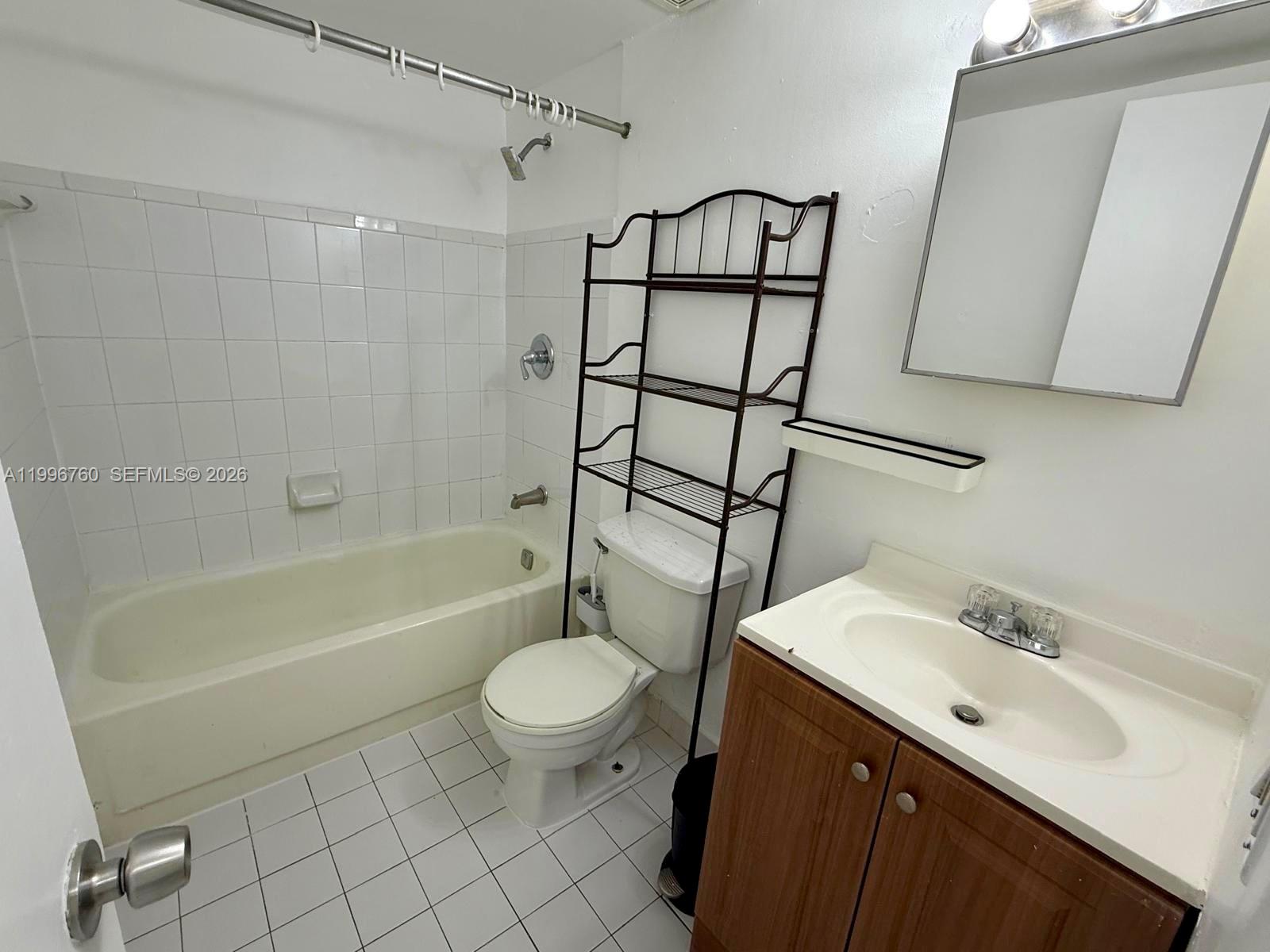 NEW WORLD CONDO APTS III - Residential