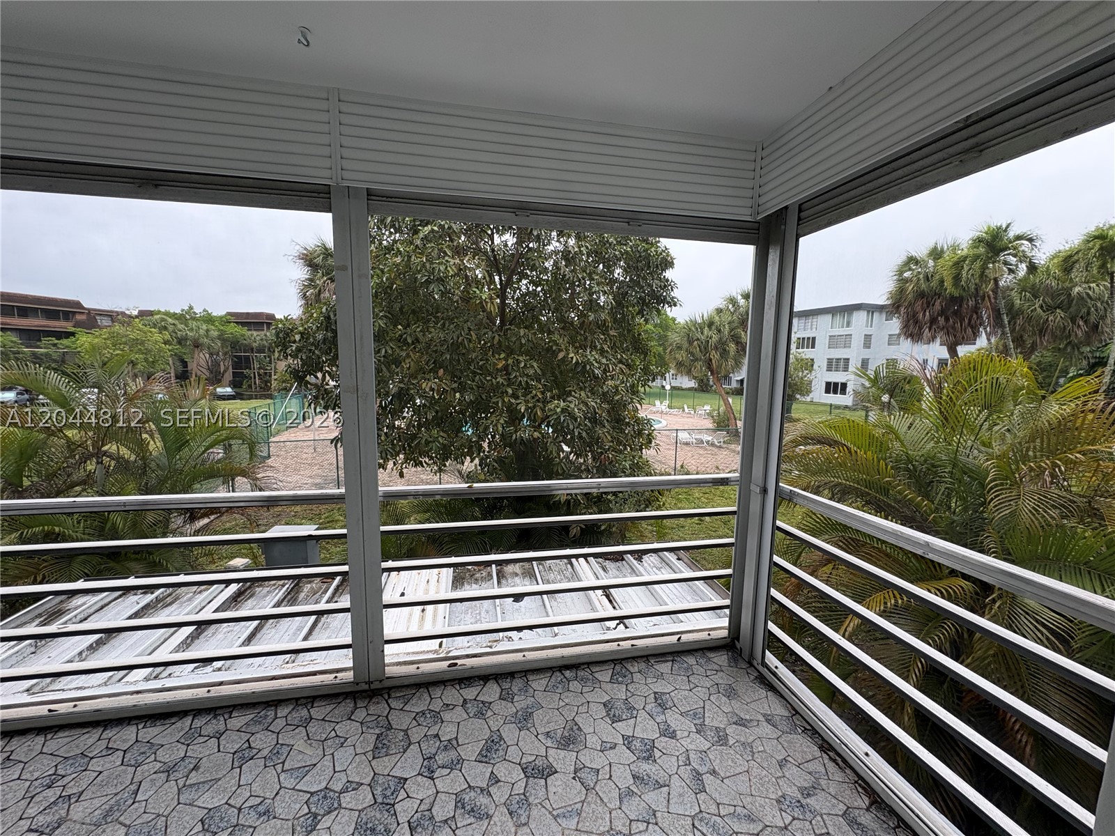 ROYAL OAKS CONDO - Residential Lease