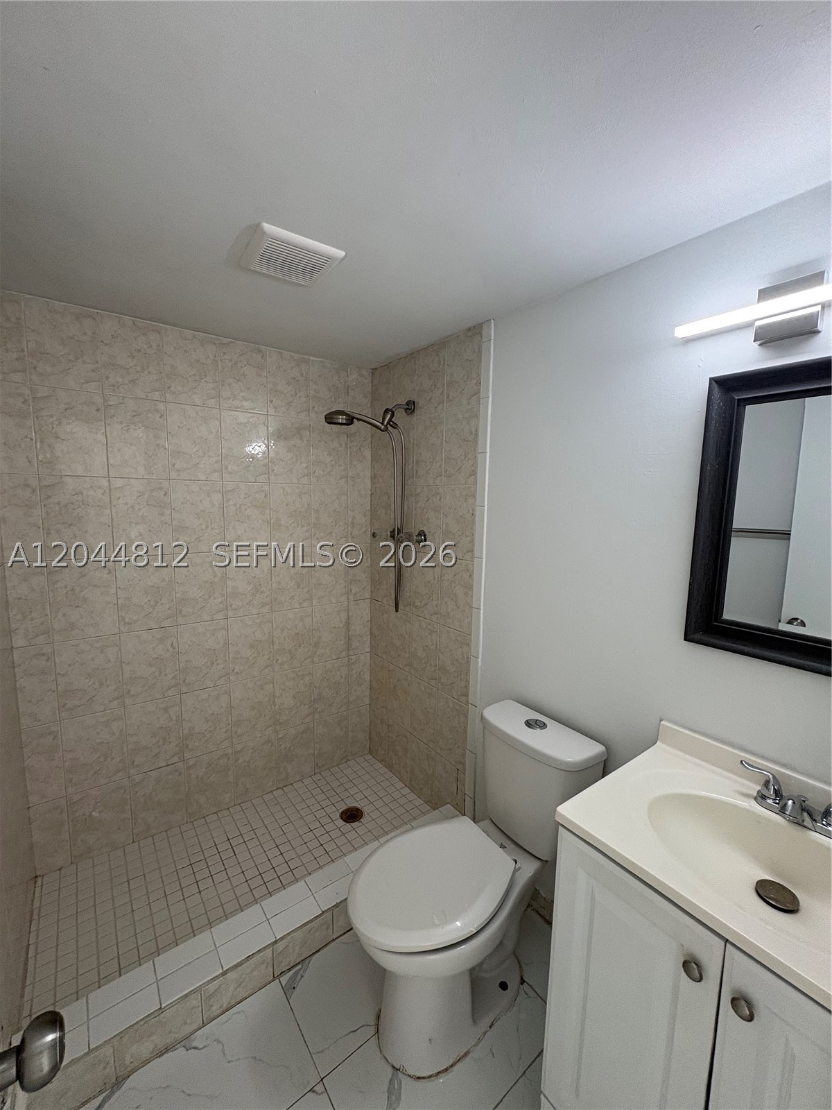 ROYAL OAKS CONDO - Residential Lease