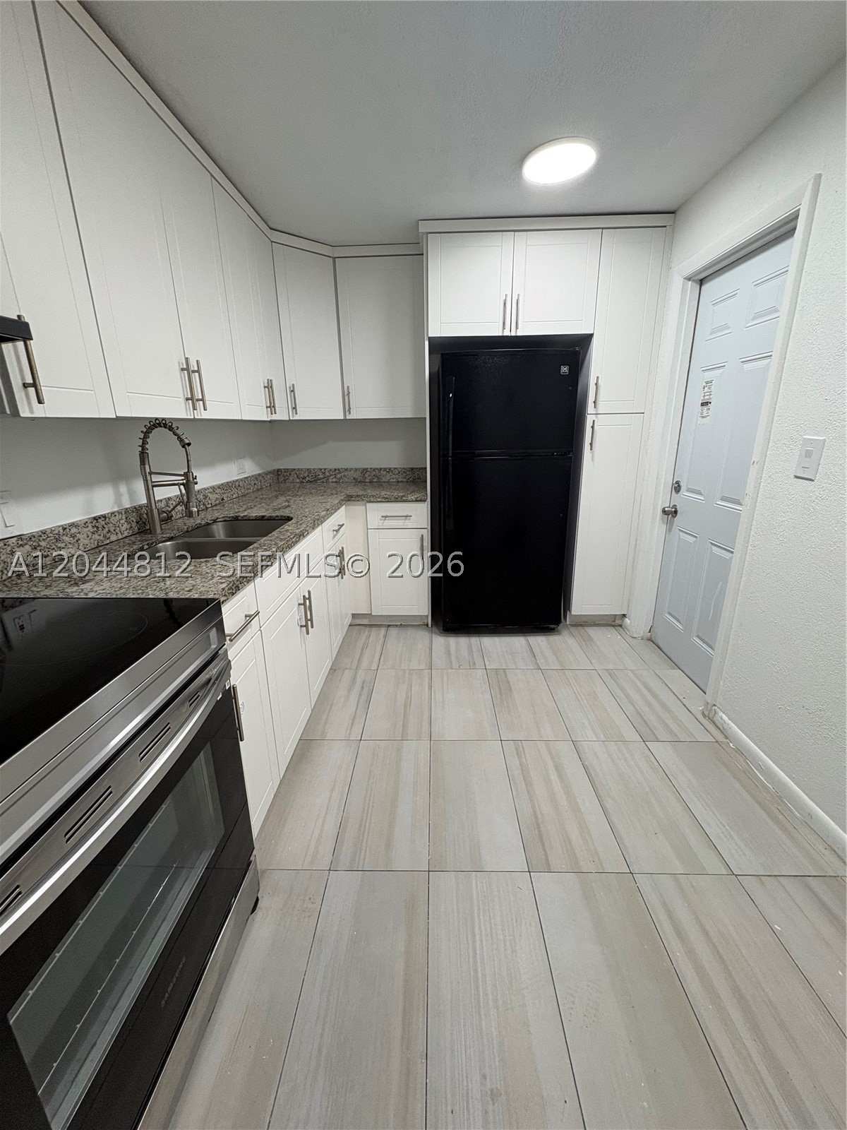 ROYAL OAKS CONDO - Residential Lease