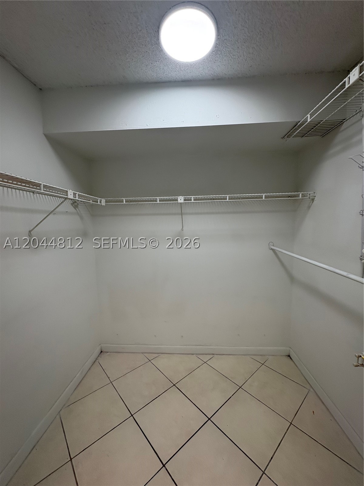 ROYAL OAKS CONDO - Residential Lease