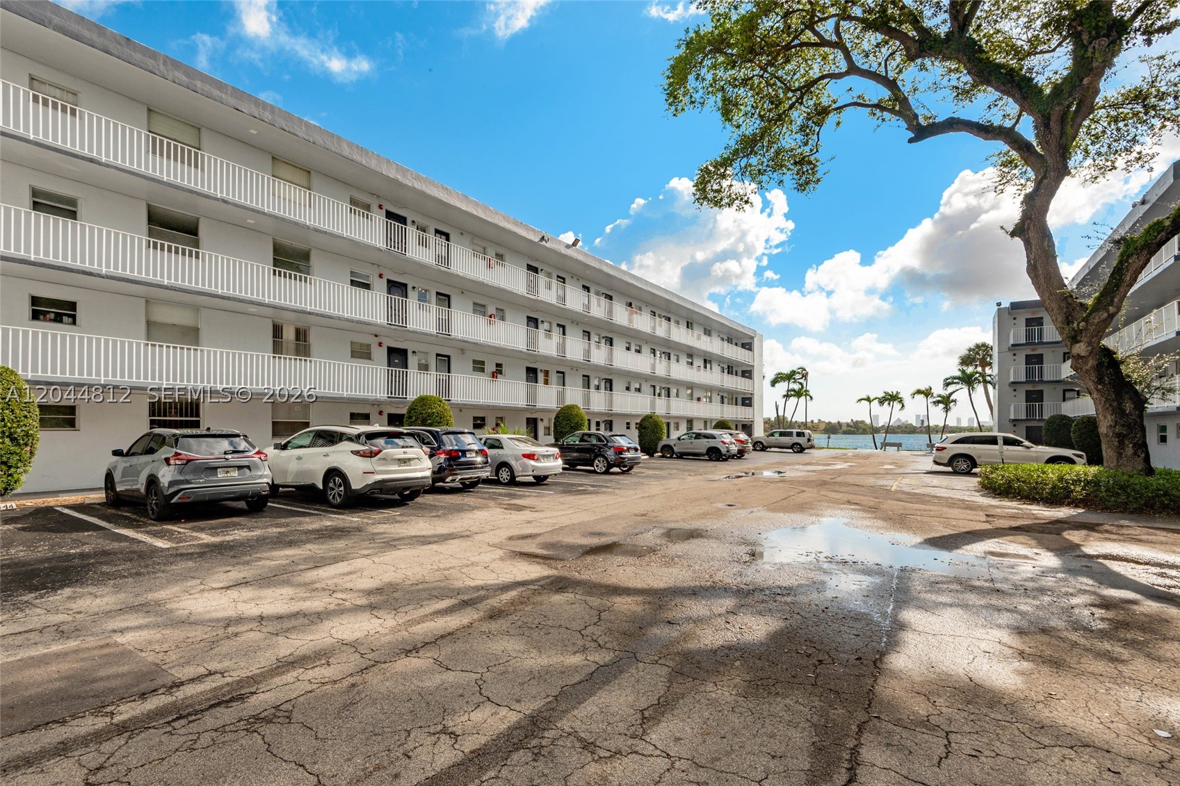 ROYAL OAKS CONDO - Residential Lease