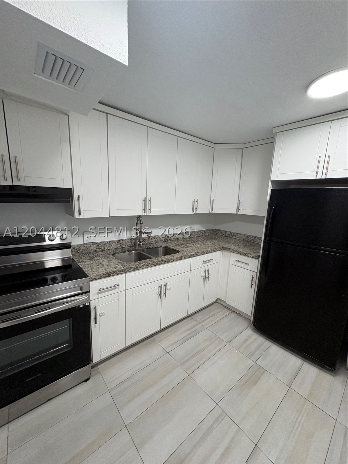ROYAL OAKS CONDO - Residential Lease