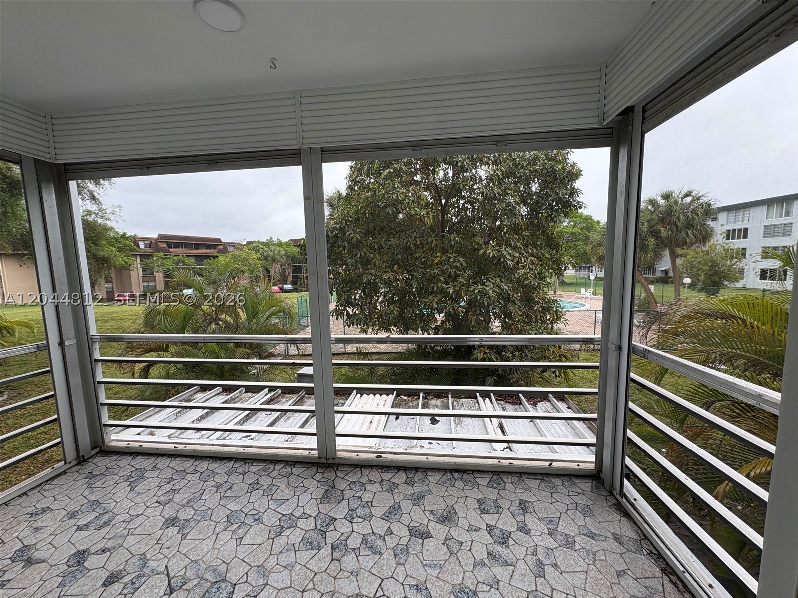 ROYAL OAKS CONDO - Residential Lease
