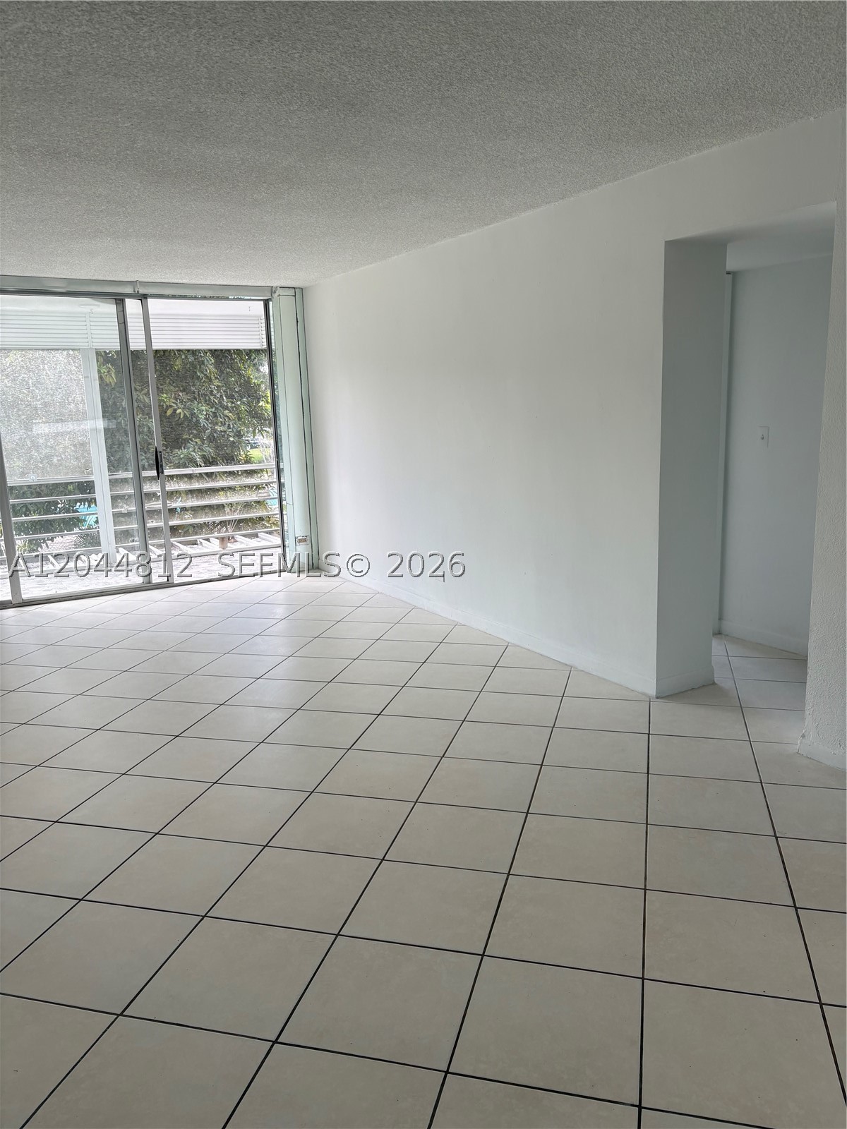 ROYAL OAKS CONDO - Residential Lease