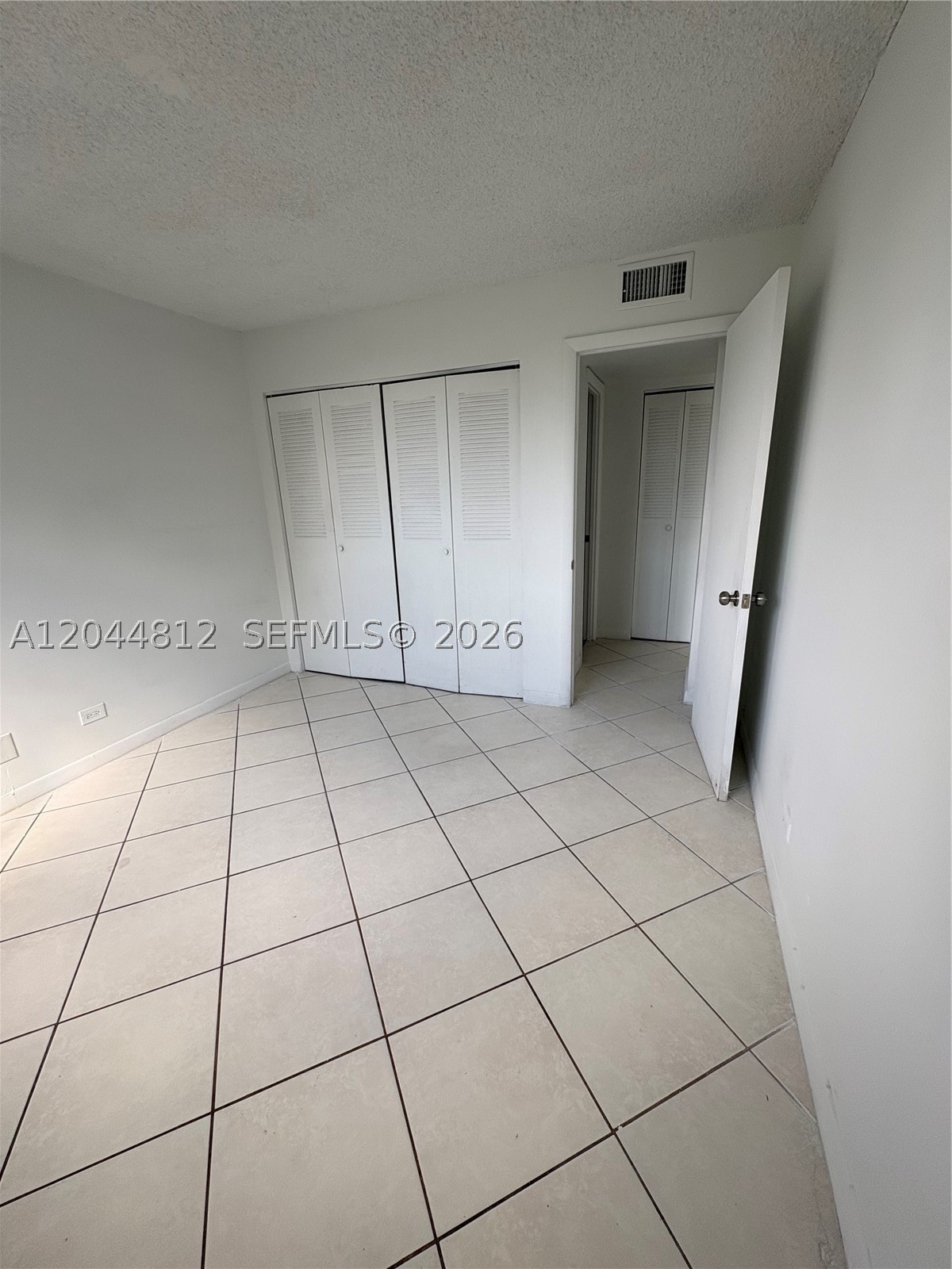ROYAL OAKS CONDO - Residential Lease
