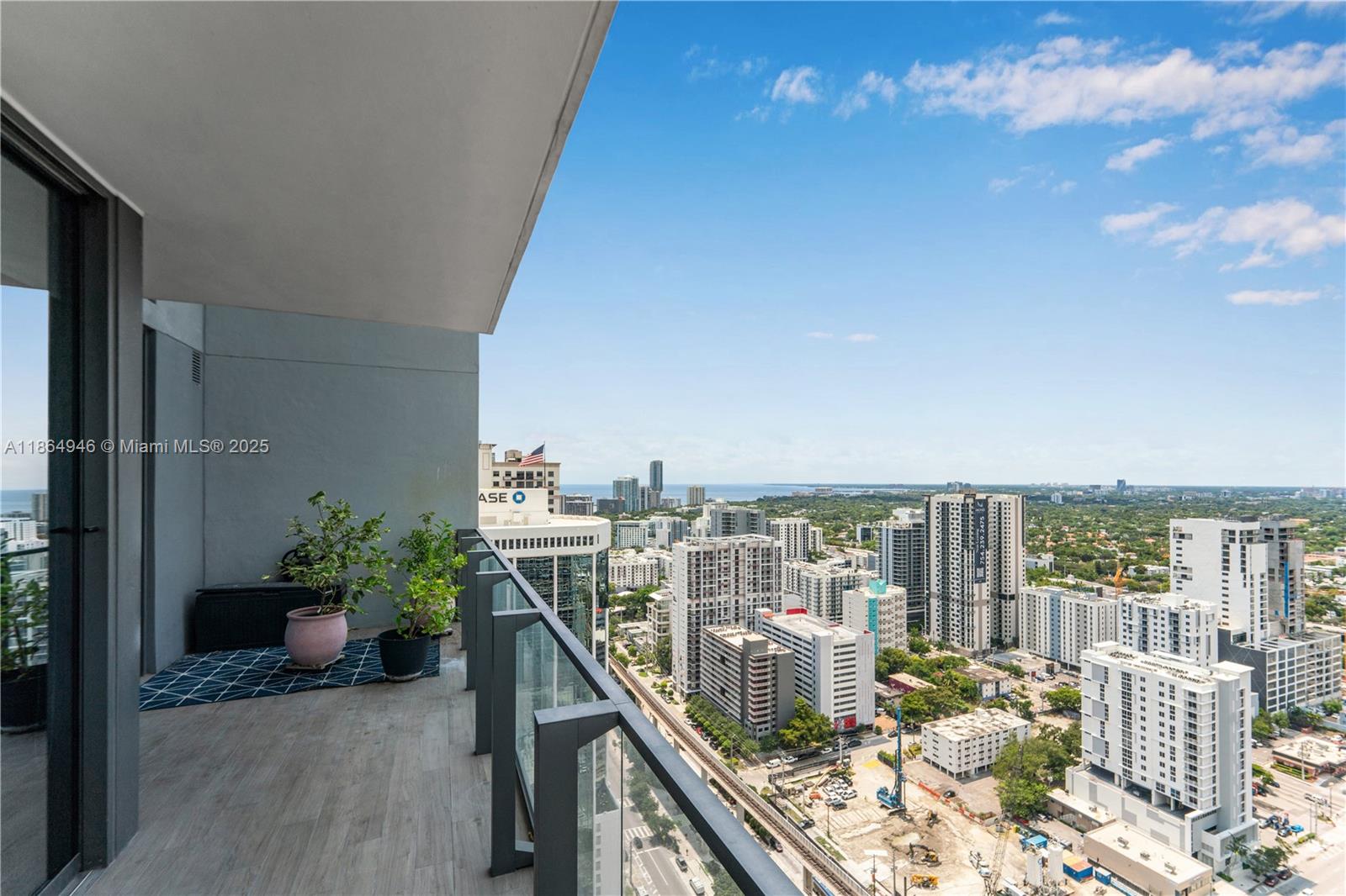 RISE CONDO - Residential