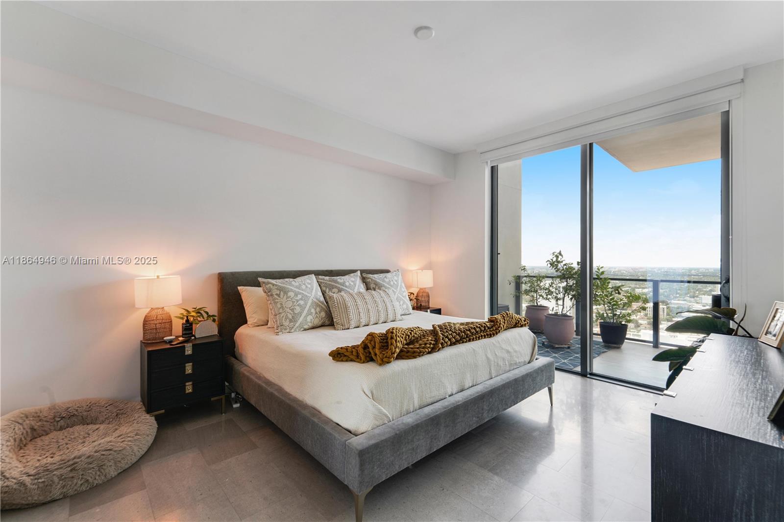 RISE CONDO - Residential
