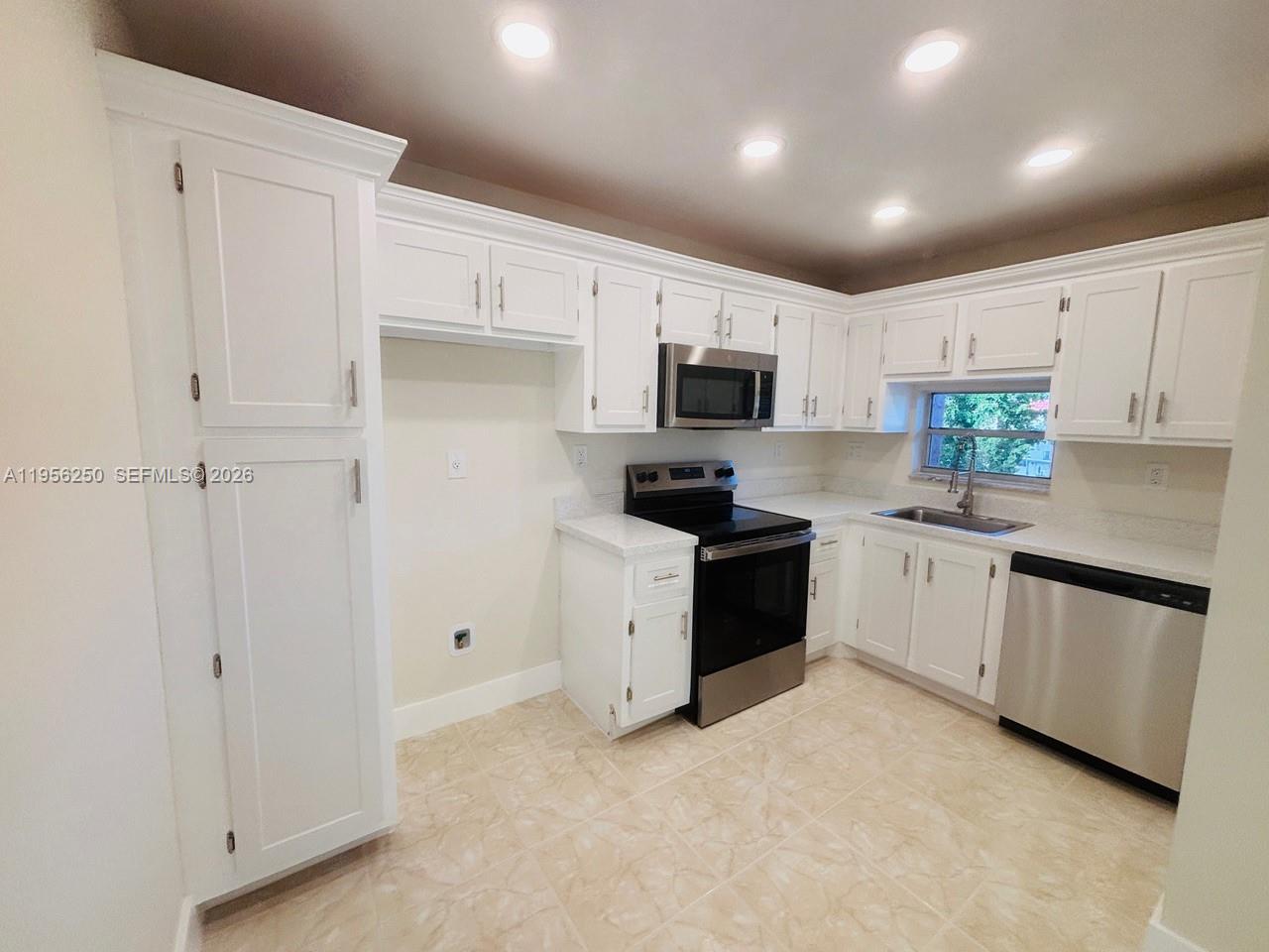 HOLLYBROOK GOLF - Residential