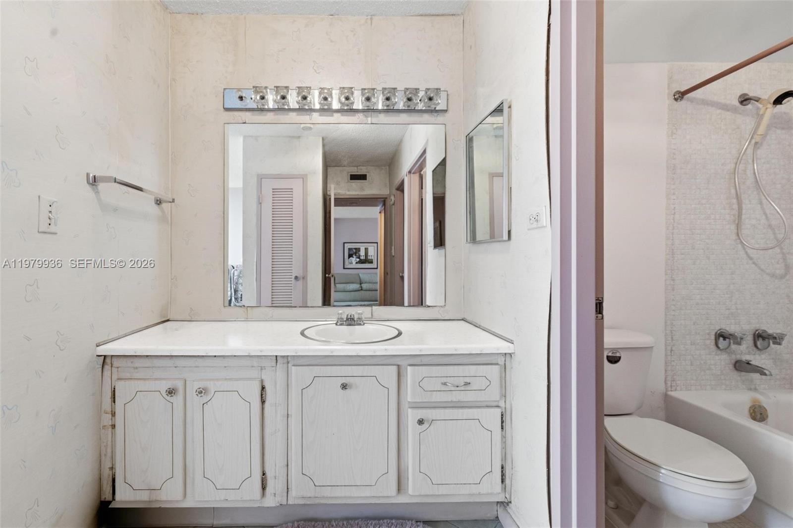 FOUR WINDS CONDO - Residential