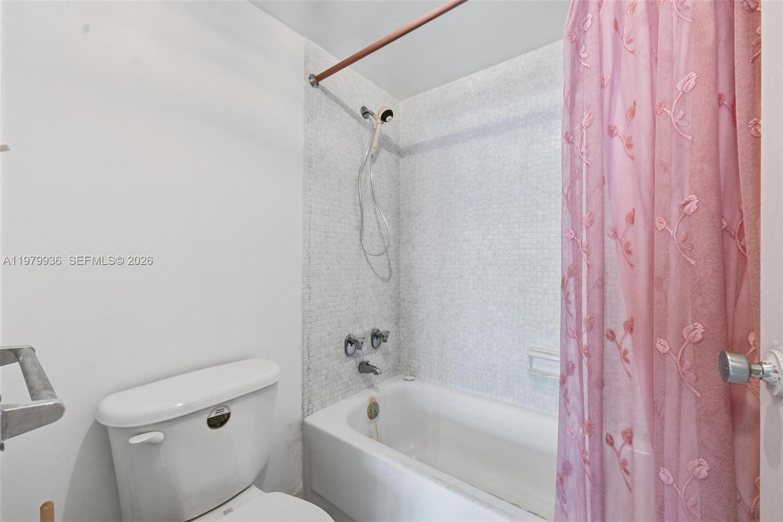 FOUR WINDS CONDO - Residential