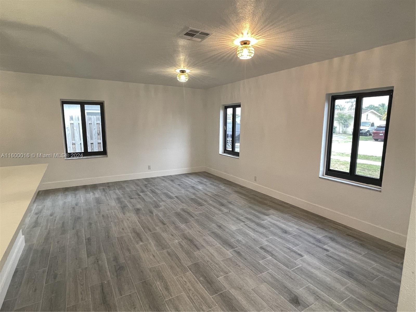 NORTH LAUDERDALE VILLAGE - Residential