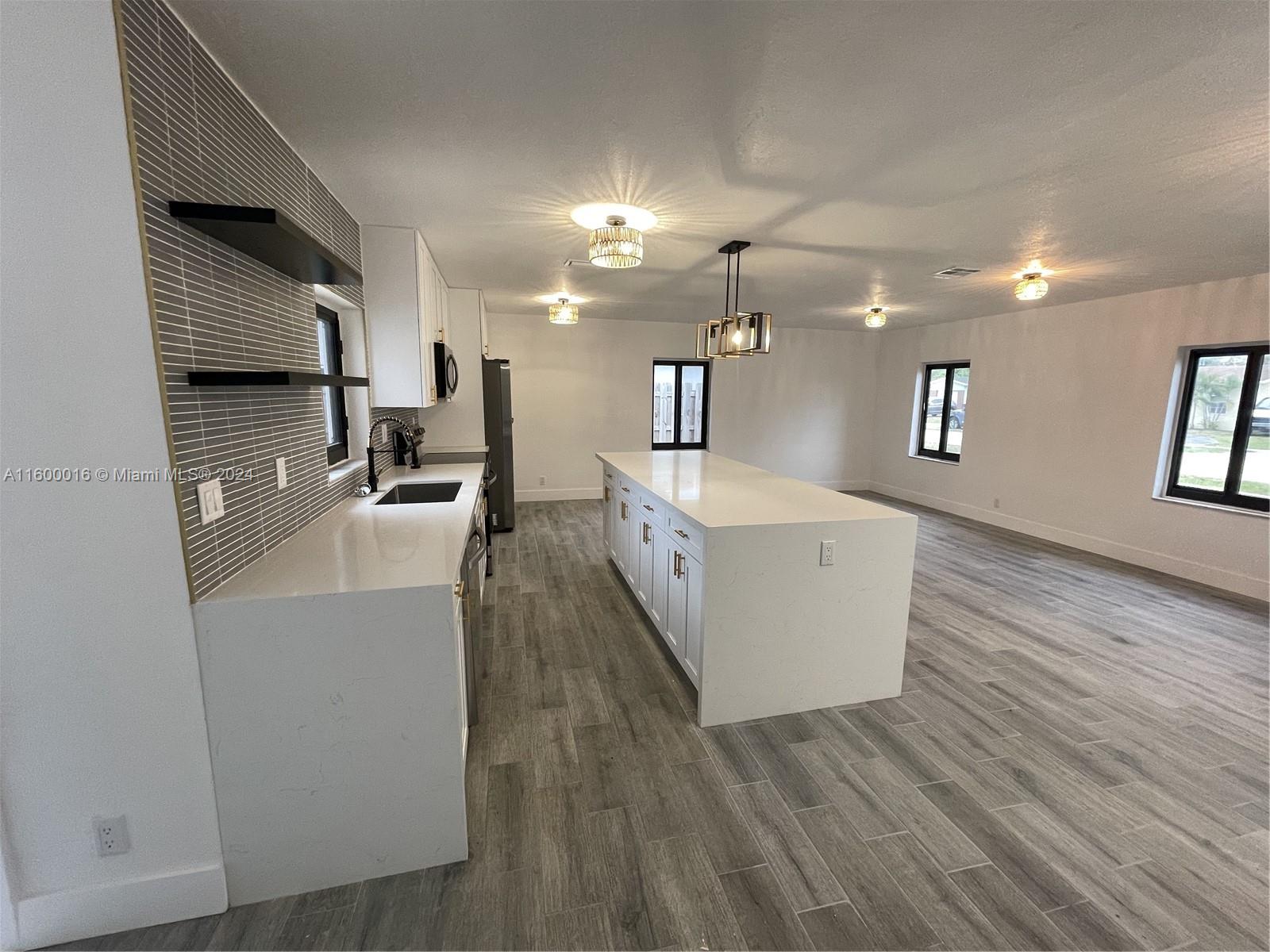 NORTH LAUDERDALE VILLAGE - Residential