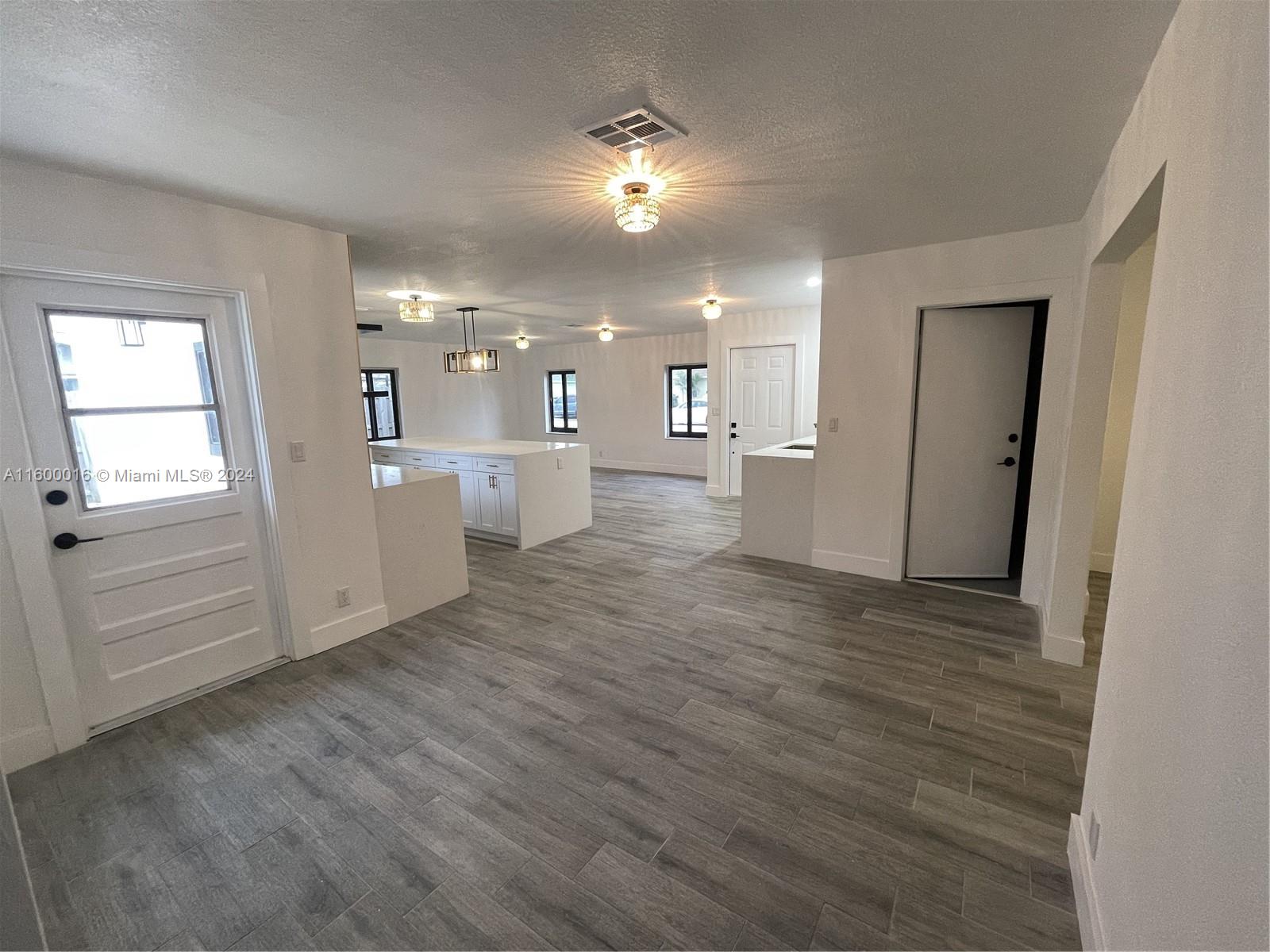 NORTH LAUDERDALE VILLAGE - Residential