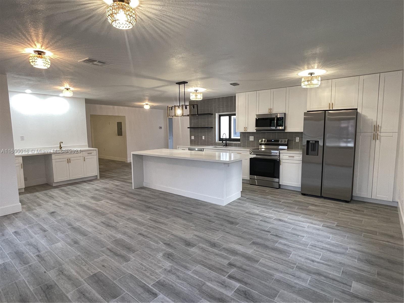 NORTH LAUDERDALE VILLAGE - Residential