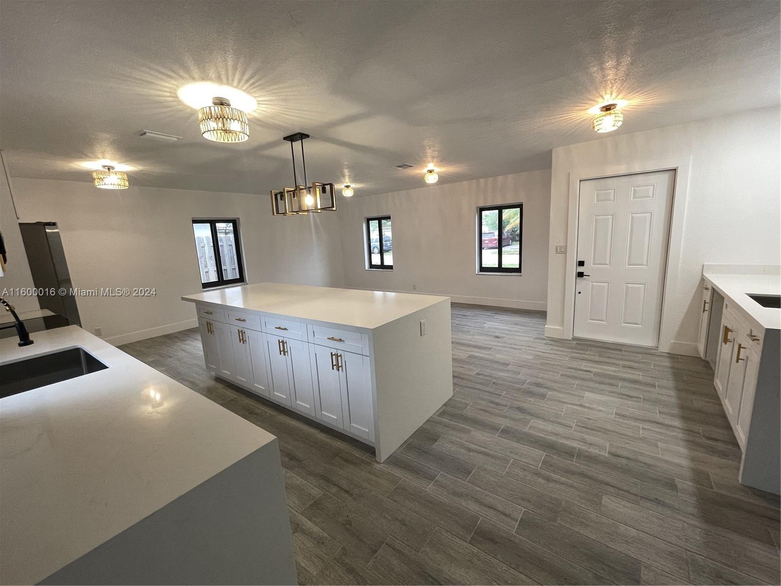 NORTH LAUDERDALE VILLAGE - Residential