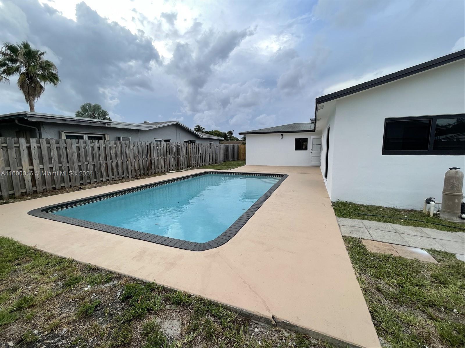 NORTH LAUDERDALE VILLAGE - Residential