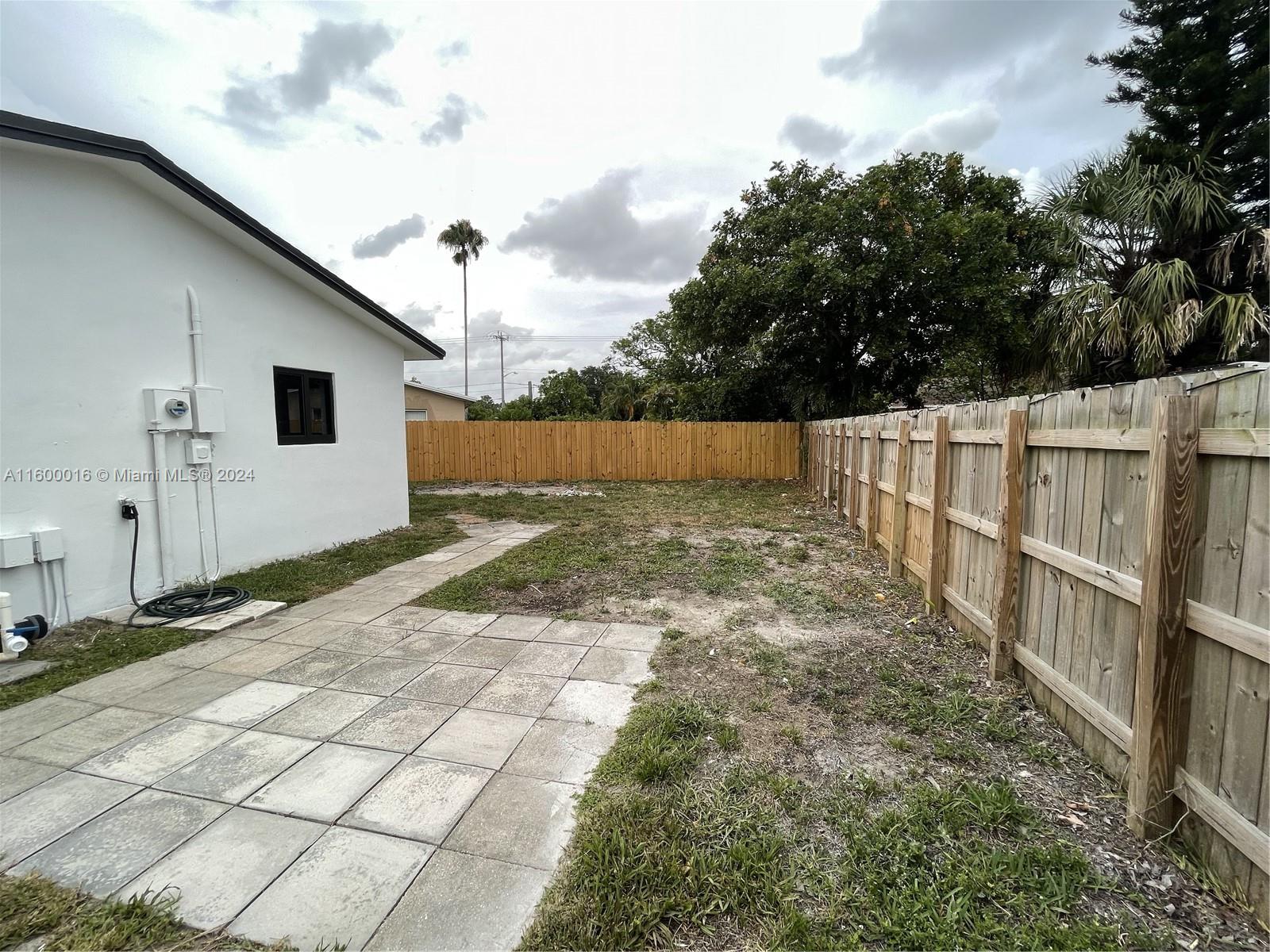 NORTH LAUDERDALE VILLAGE - Residential