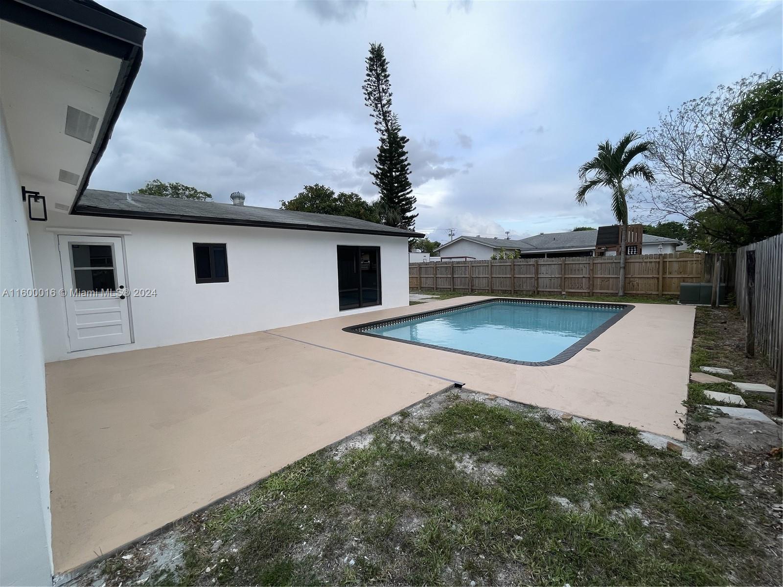 NORTH LAUDERDALE VILLAGE - Residential