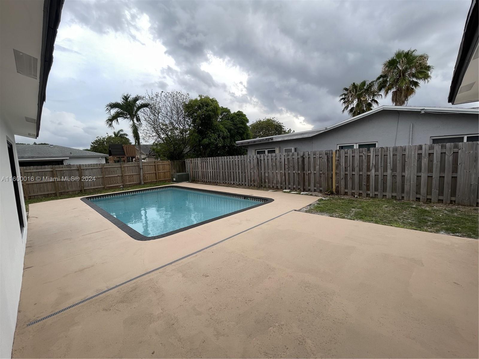 NORTH LAUDERDALE VILLAGE - Residential