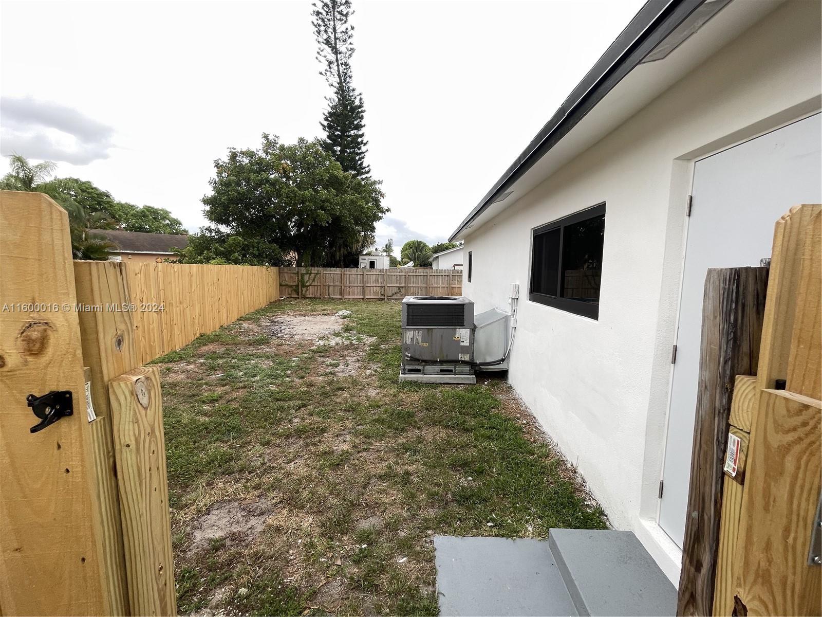 NORTH LAUDERDALE VILLAGE - Residential