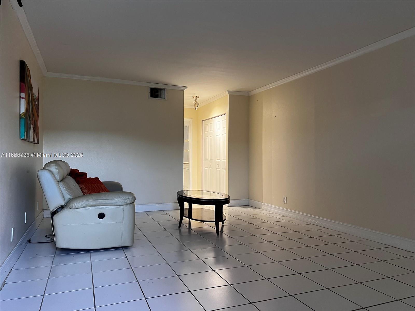 PALM VILLAGE CLUB CONDO - Residential Lease