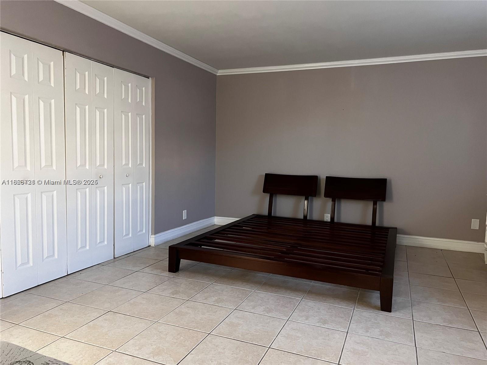 PALM VILLAGE CLUB CONDO - Residential Lease