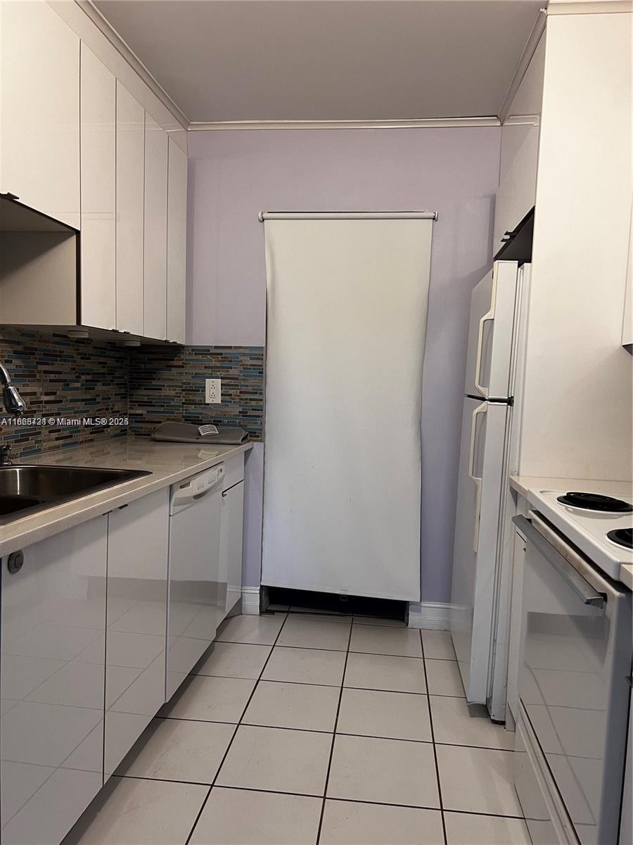 PALM VILLAGE CLUB CONDO - Residential Lease