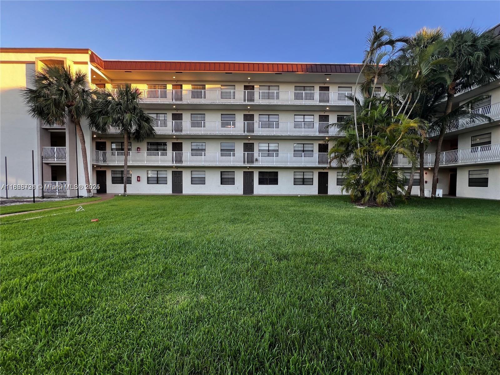 PALM VILLAGE CLUB CONDO - Residential Lease