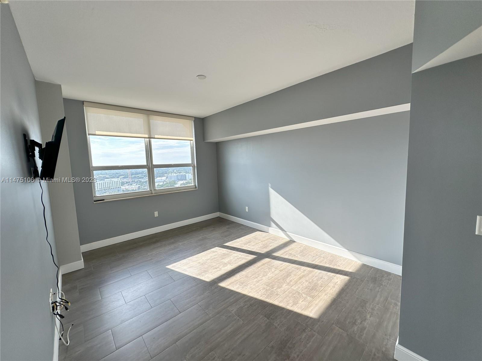 TURNBERRY ON THE GREEN CO - Residential Lease