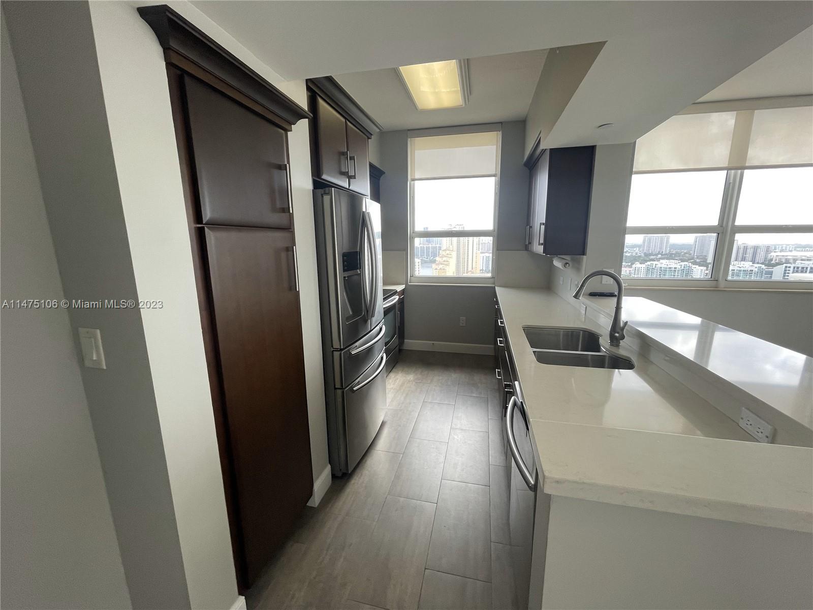 TURNBERRY ON THE GREEN CO - Residential Lease