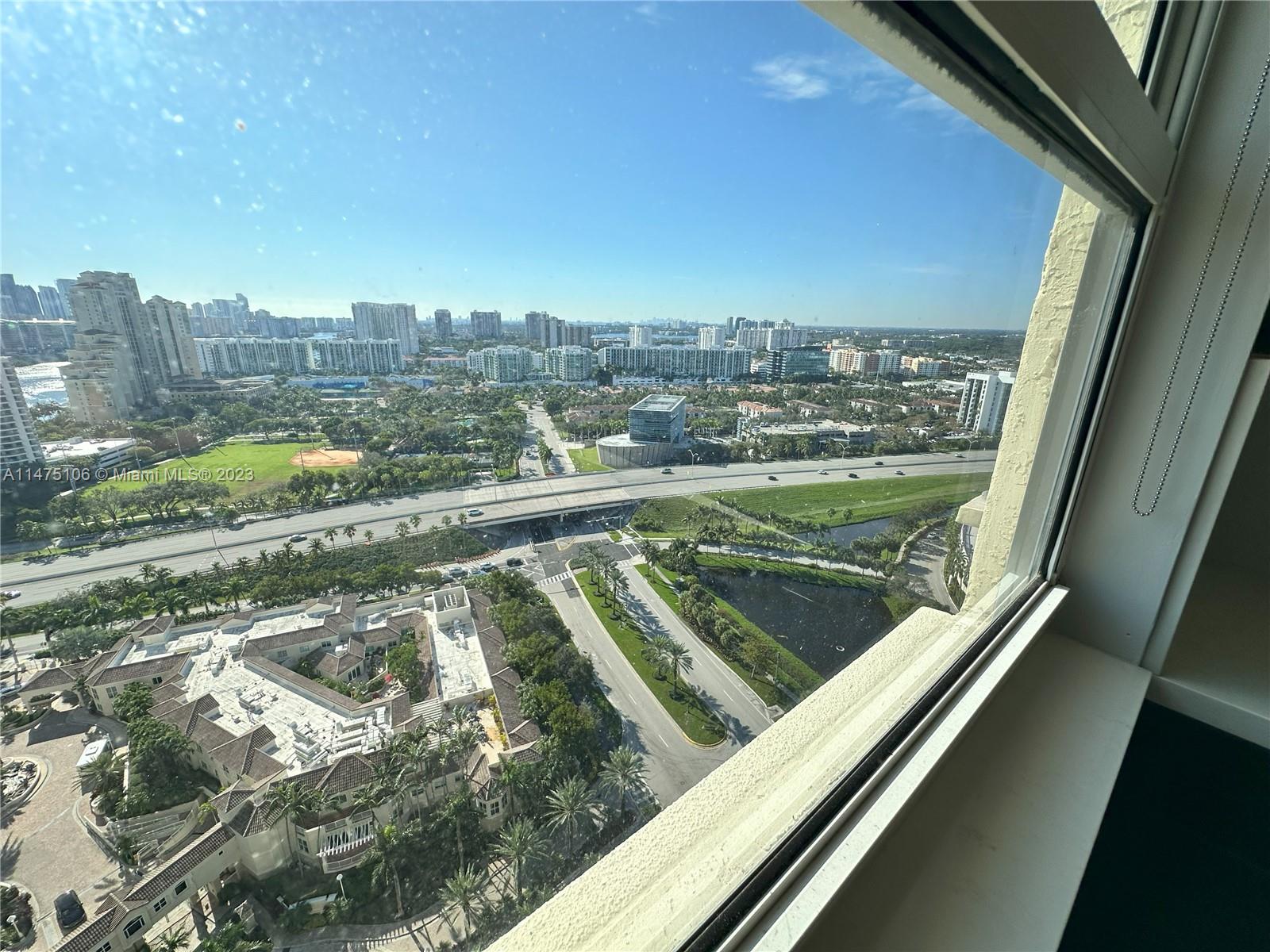 TURNBERRY ON THE GREEN CO - Residential Lease