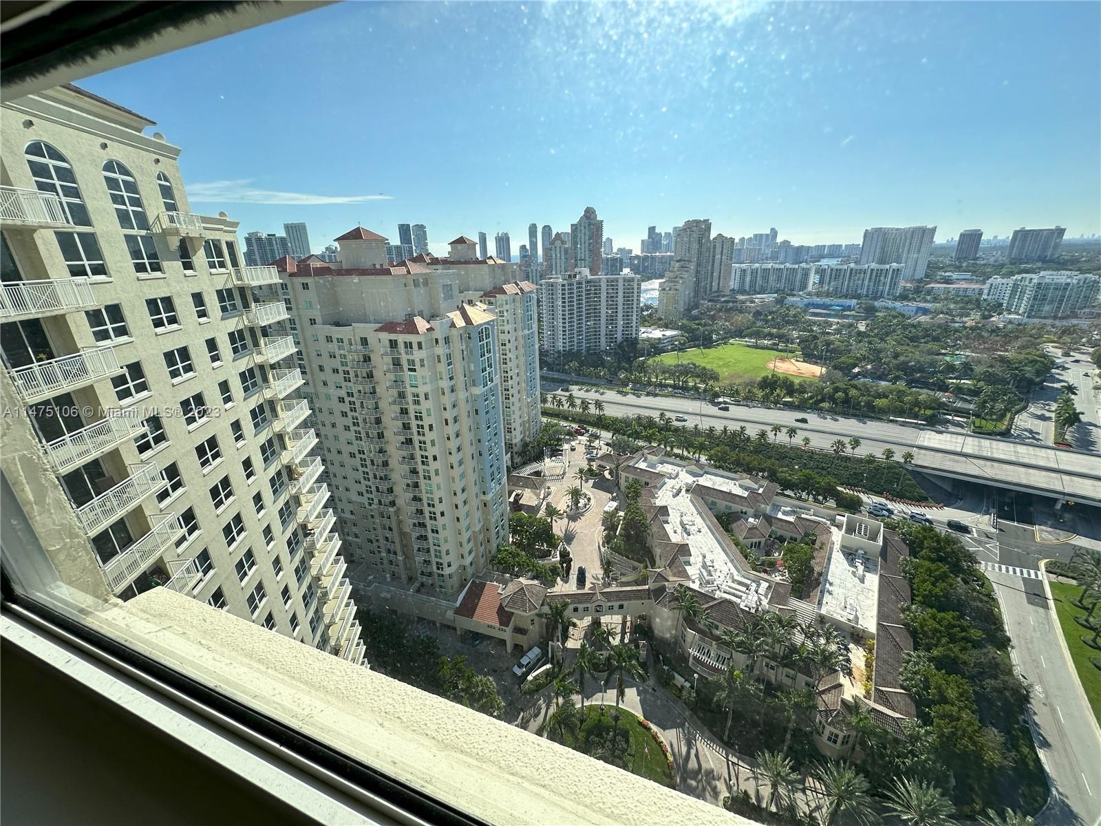 TURNBERRY ON THE GREEN CO - Residential Lease