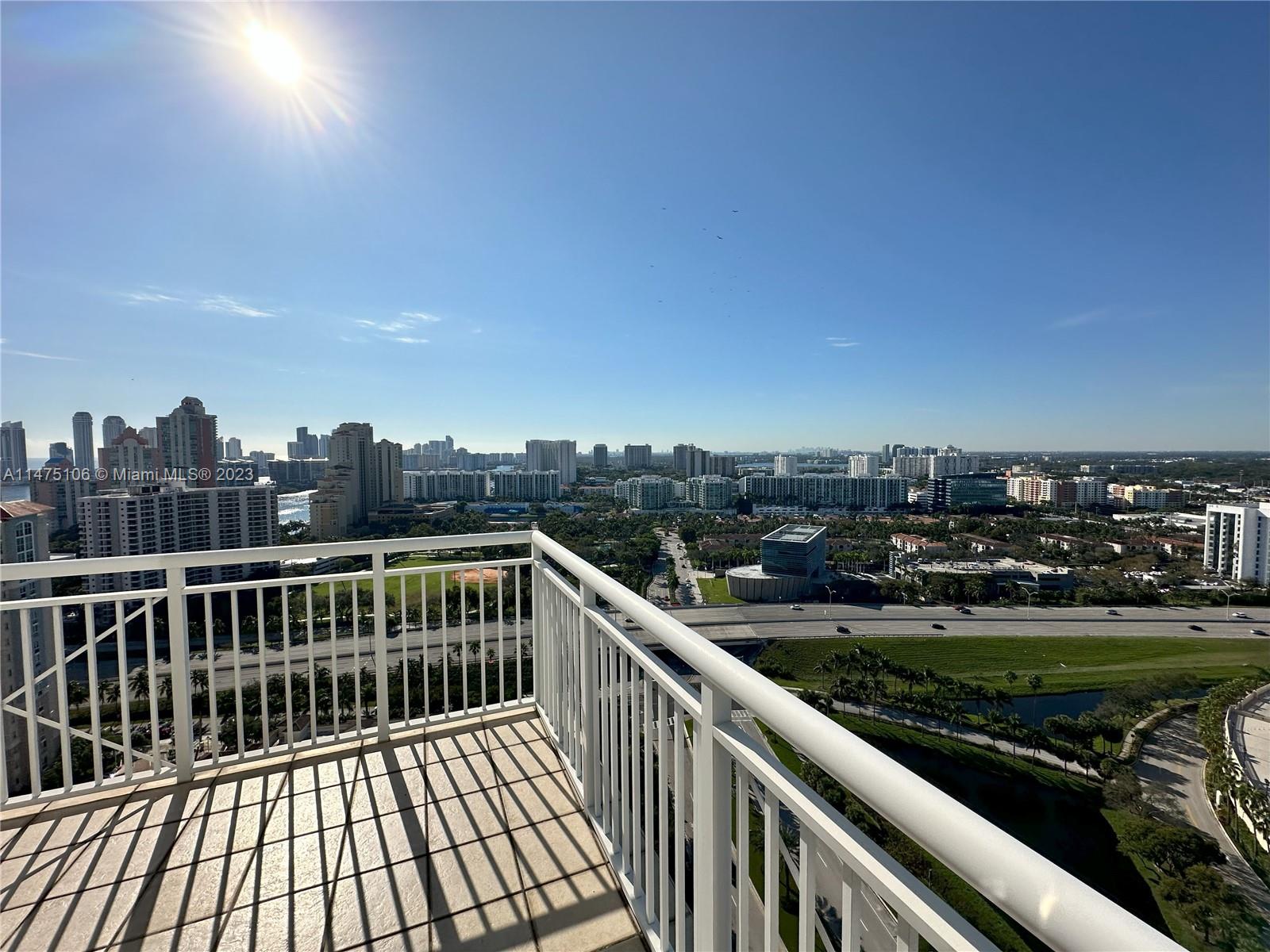 TURNBERRY ON THE GREEN CO - Residential Lease