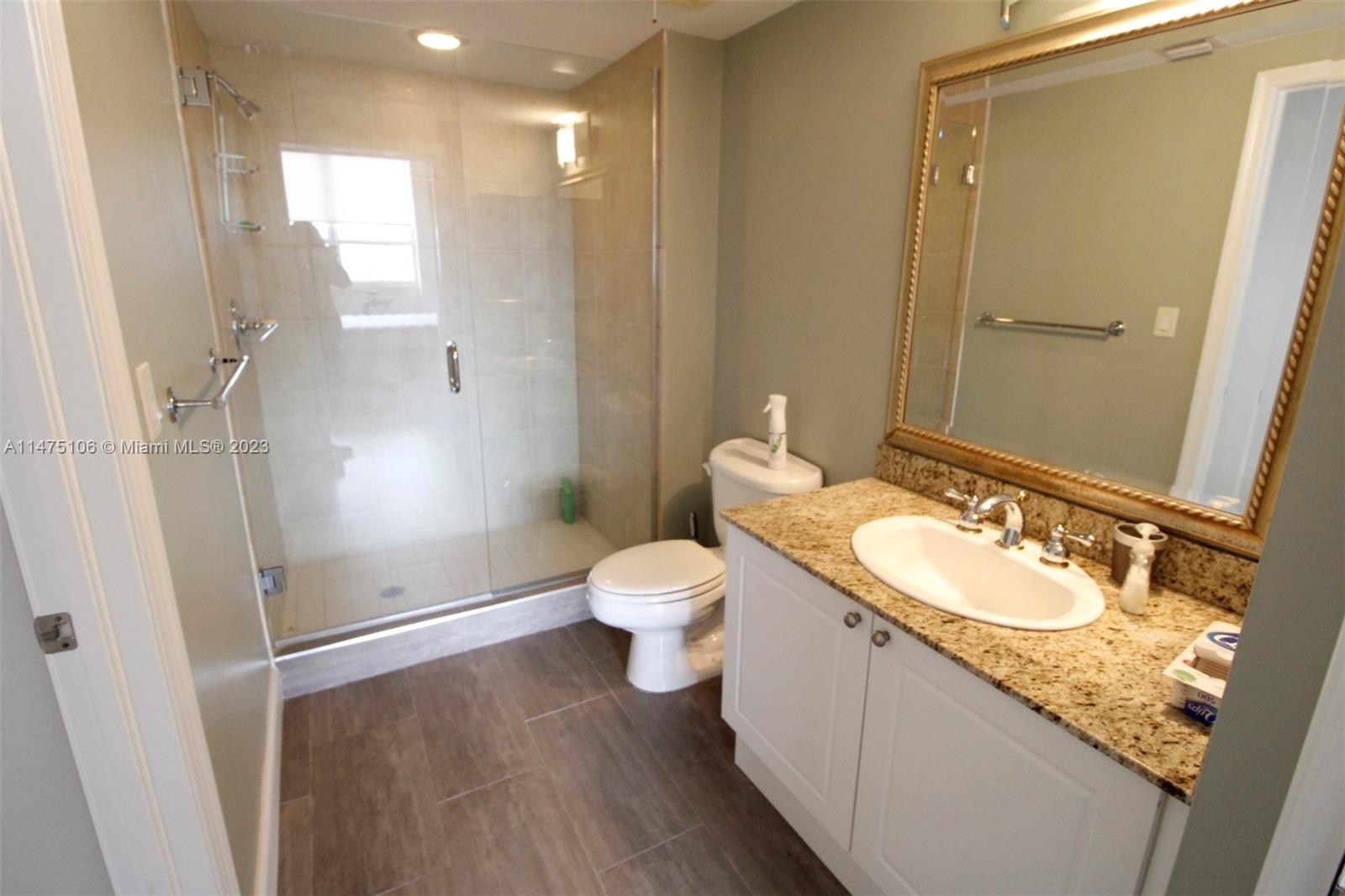 TURNBERRY ON THE GREEN CO - Residential Lease