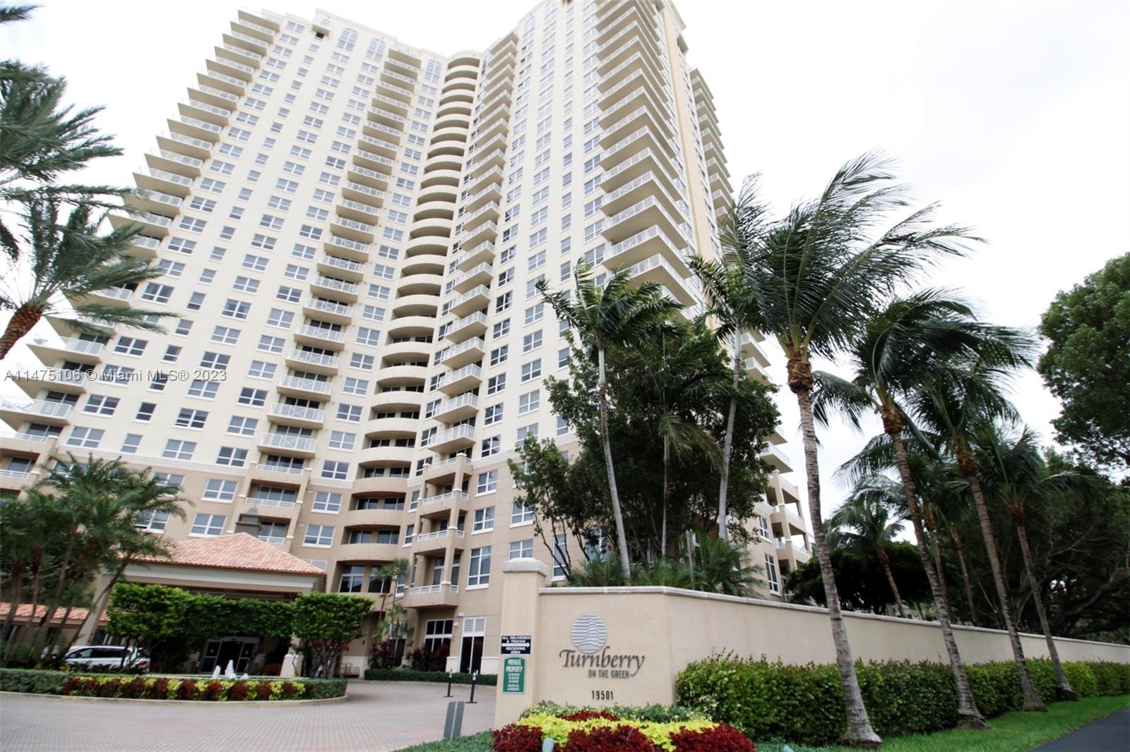TURNBERRY ON THE GREEN CO - Residential Lease