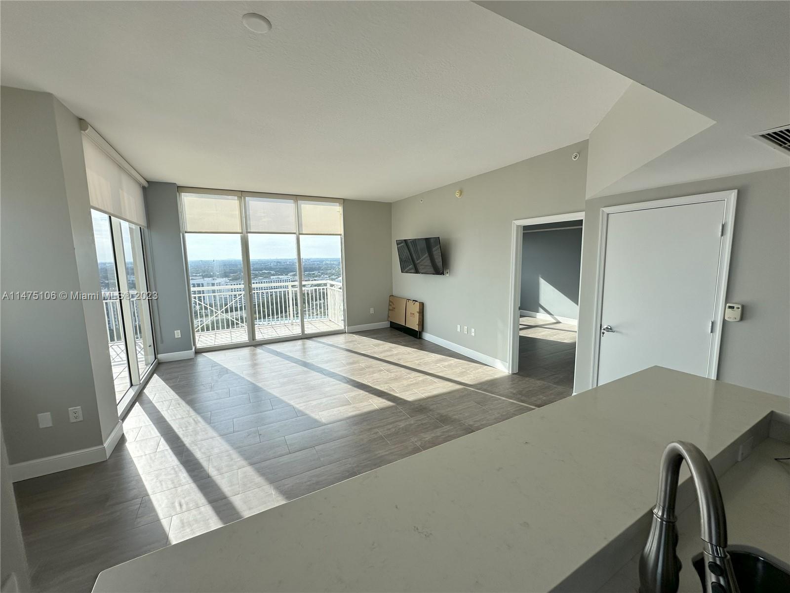 TURNBERRY ON THE GREEN CO - Residential Lease