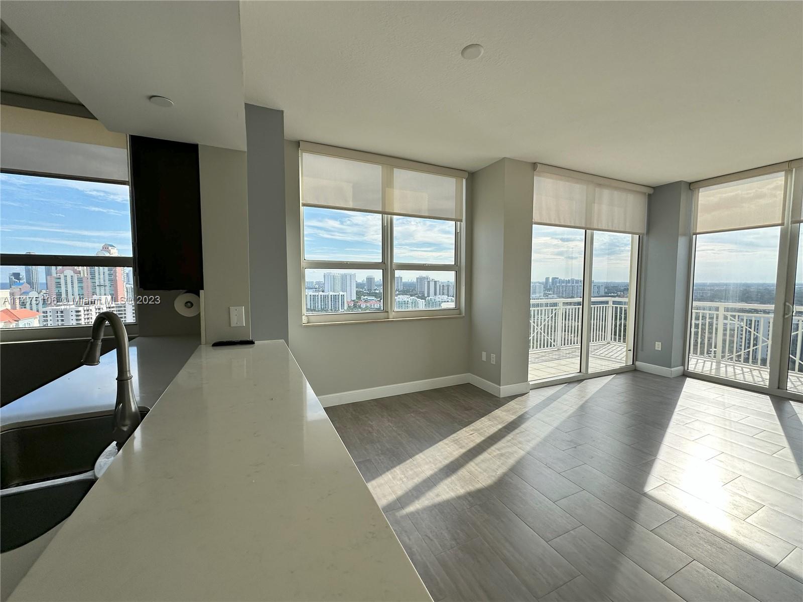TURNBERRY ON THE GREEN CO - Residential Lease