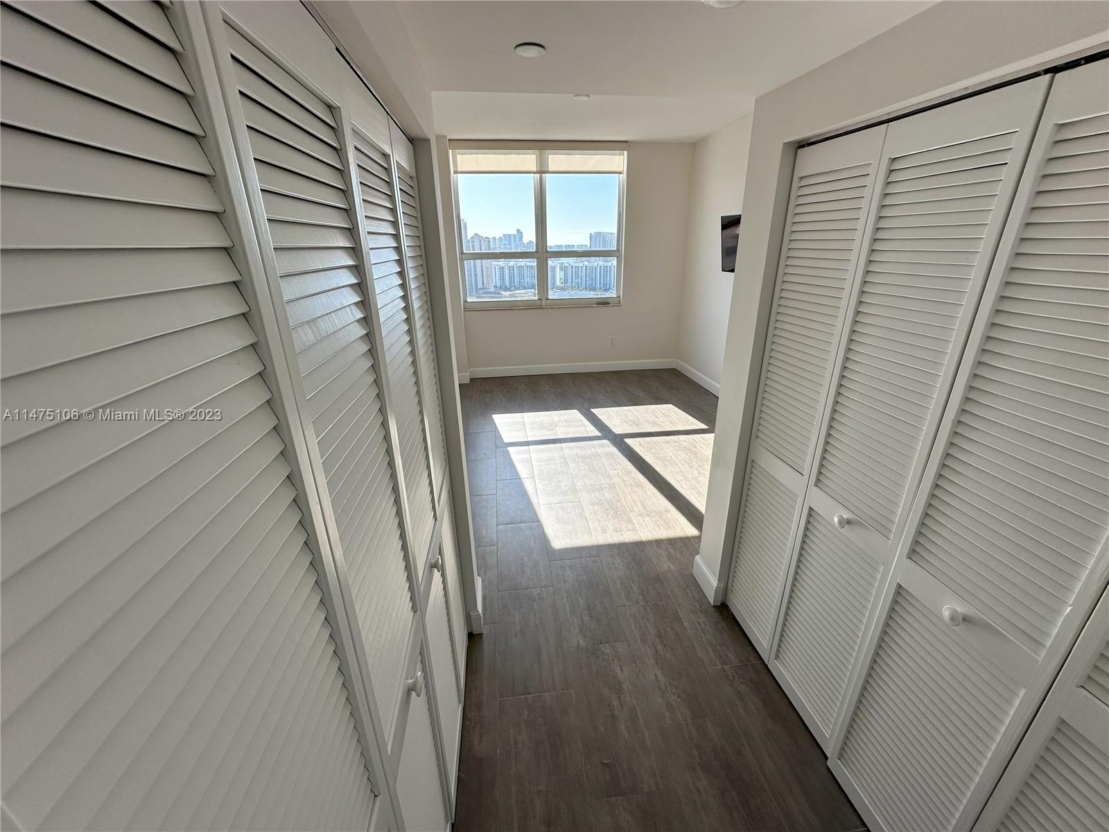 TURNBERRY ON THE GREEN CO - Residential Lease