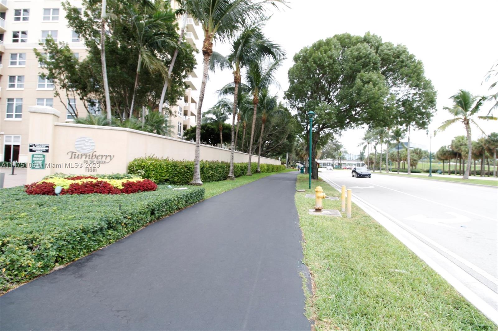 TURNBERRY ON THE GREEN CO - Residential Lease